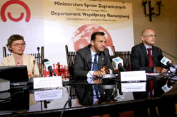 Konferencja prasowa Ministra Spraw Zagranicznych na temat polskiej pomocy udzielonej w 2009
